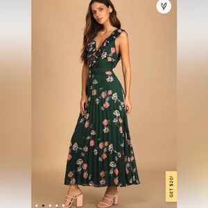 Dark Green Floral Print Pleated Chiffon Maxi Dress, Lulus, never worn - tags on!